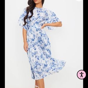 Pretty Little Thing ~ floral pleated dress